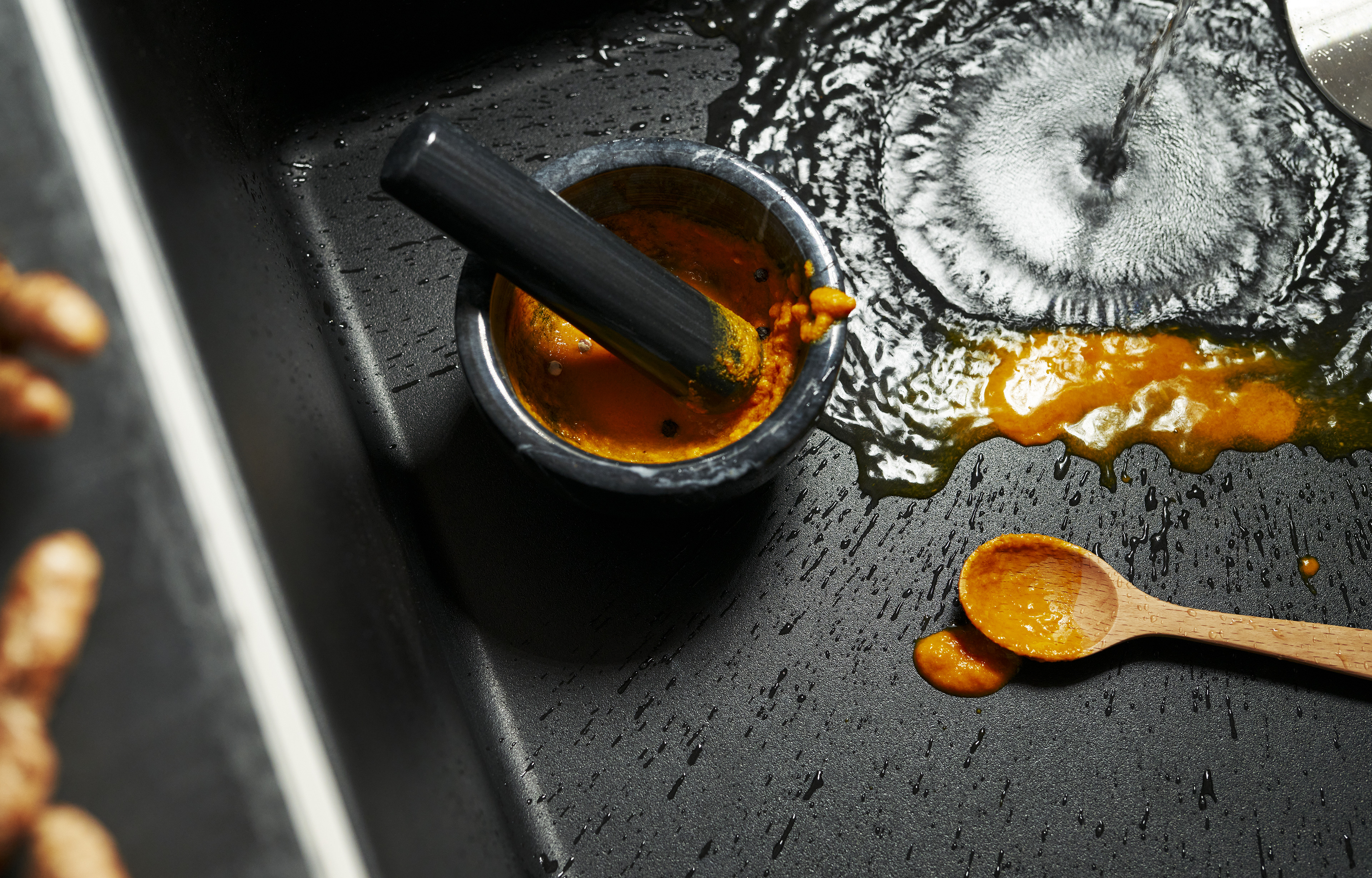 A boy washing tomatos