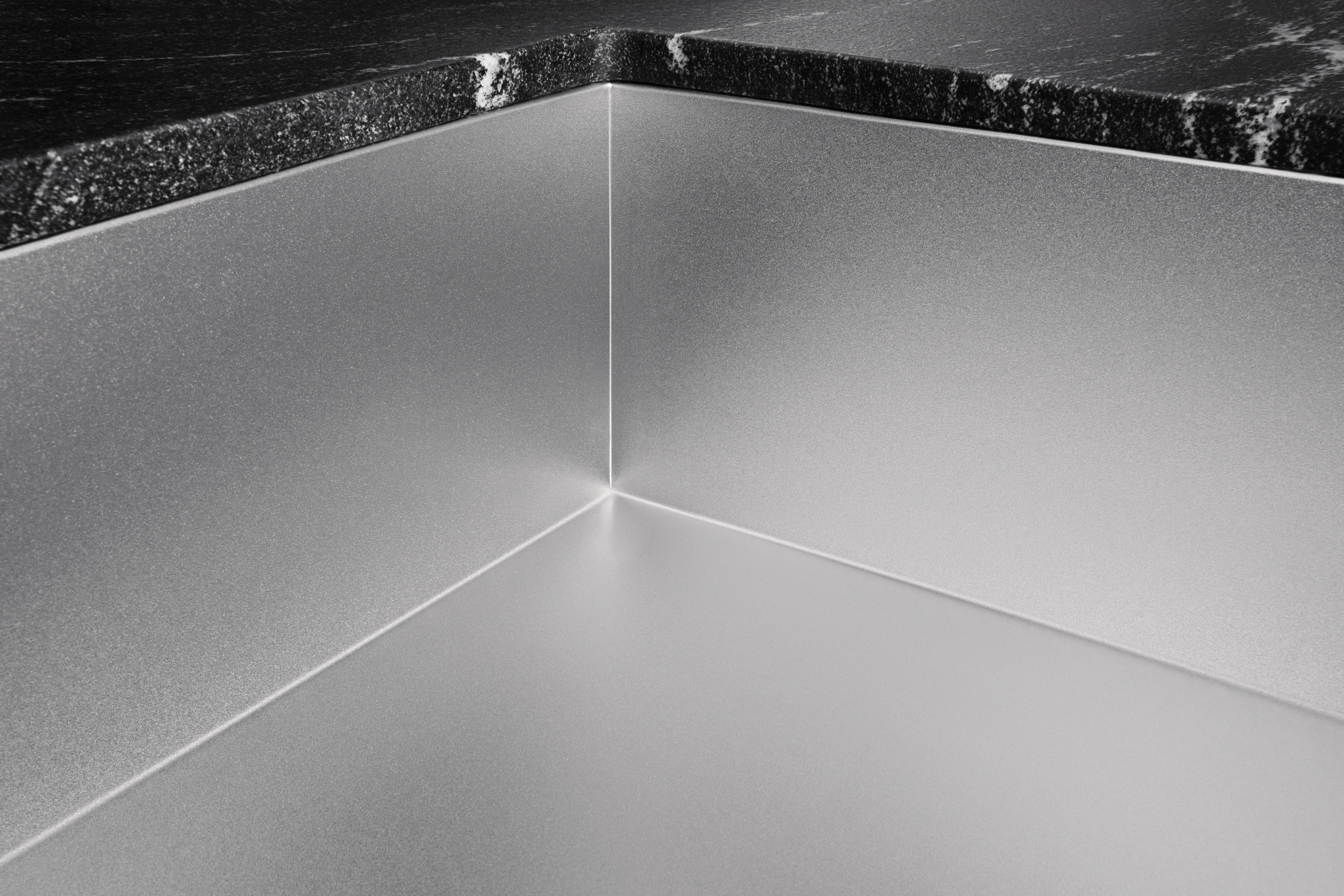 Outstandingly elegant: zero radii in a sink